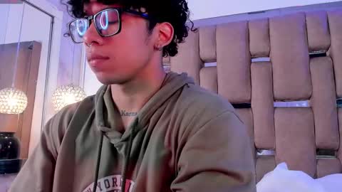 akazaboy online show from March 4, 5:13 am