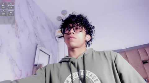 akazaboy online show from April 30, 5:36 am