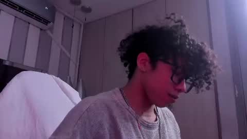 Snapshot of akazaboy chatting on June 22, 5:15 am akazaboy online show from June 22, 5:15 am