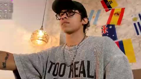 Snapshot of akazaboy chatting on June 26, 5:34 am akazaboy online show from June 26, 5:34 am