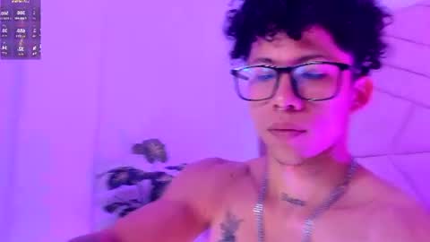 Snapshot of akazaboy chatting on August 7, 4:58 am akazaboy online show from August 7, 4:58 am