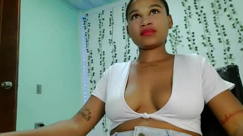 akemy_saunderz online show from May 31, 2:31 am