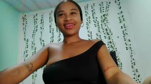 Snapshot of akemy_saunderz chatting on June 13, 3:04 am akemy_saunderz online show from June 13, 3:04 am