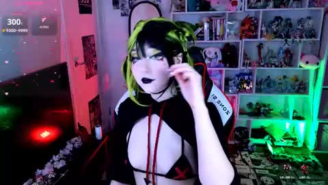 Snapshot of aki__ra chatting on July 28, 7:04 pm Aki online show from July 28, 7:04 pm