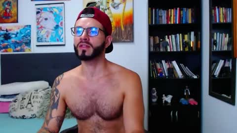 akiles online show from February 3, 11:26 pm