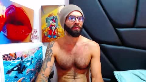 Snapshot of akiles_r chatting on March 19, 11:31 pm akiles online show from March 19, 11:31 pm