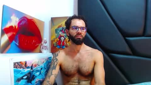 Snapshot of akiles_r chatting on March 30, 10:44 pm akiles online show from March 30, 10:44 pm
