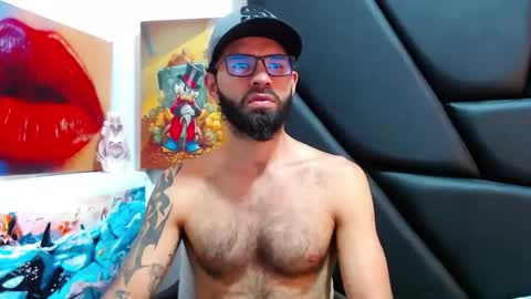 Snapshot of akiles_r chatting on April 9, 11:43 pm akiles online show from April 9, 11:43 pm