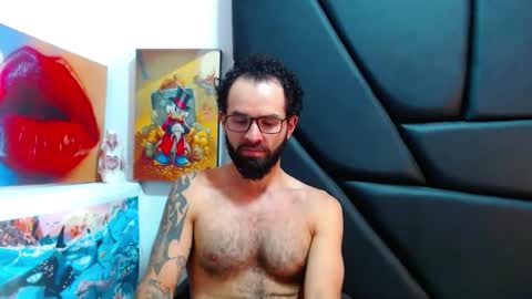 Snapshot of akiles_r chatting on April 22, 11:28 pm akiles online show from April 22, 11:28 pm