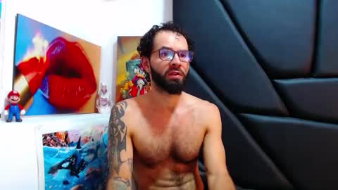 Snapshot of akiles_r chatting on April 29, 12:16 am akiles online show from April 29, 12:16 am