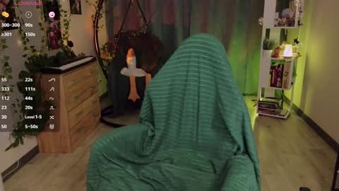 Aki online show from December 4, 8:45 am