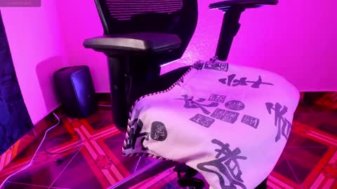 Snapshot of akira_tattoo chatting on June 6, 10:31 am Akira online show from June 6, 10:31 am