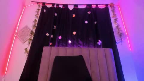 akirastone_ online show from September 24, 12:19 pm