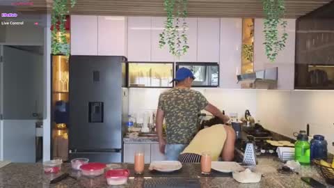 Snapshot of al_miko chatting on January 9, 3:12 pm Al Fox Miko Fortuni online show from January 9, 3:12 pm