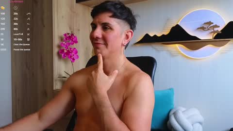 Snapshot of al_miko chatting on January 27, 8:49 pm Al Fox Miko Fortuni online show from January 27, 8:49 pm