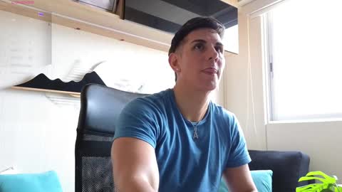 Snapshot of al_miko chatting on January 28, 8:58 pm Al Fox Miko Fortuni online show from January 28, 8:58 pm