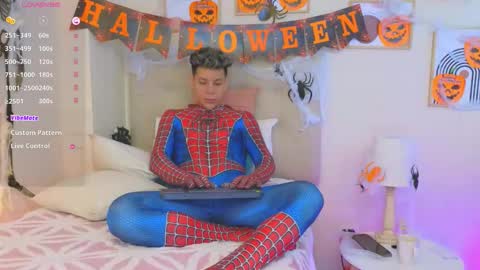 Snapshot of al_miko chatting on October 29, 8:43 pm Al Fox Miko Fortuni online show from October 29, 8:43 pm