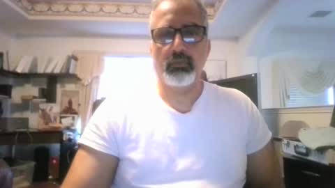 Snapshot of aladdin31673 chatting on April 12, 11:32 pm aladdin31673 online show from April 12, 11:32 pm