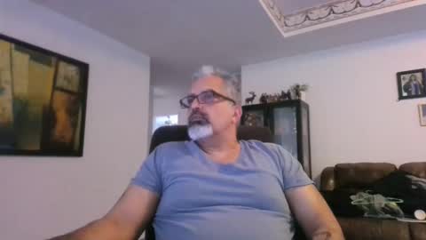 Snapshot of aladdin31673 chatting on April 26, 11:46 pm aladdin31673 online show from April 26, 11:46 pm