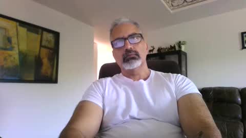 Snapshot of aladdin31673 chatting on May 23, 10:47 pm aladdin31673 online show from May 23, 10:47 pm