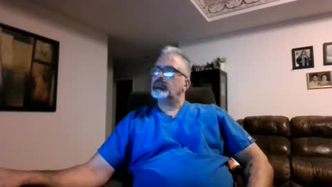 Snapshot of aladdin31673 chatting on May 27, 2:19 am aladdin31673 online show from May 27, 2:19 am