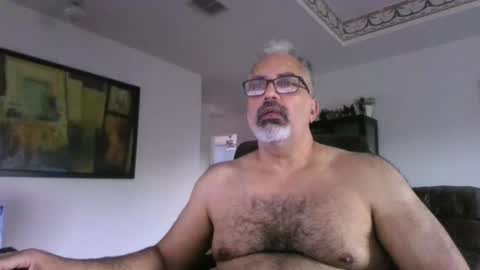 Snapshot of aladdin31673 chatting on May 28, 12:30 am aladdin31673 online show from May 28, 12:30 am