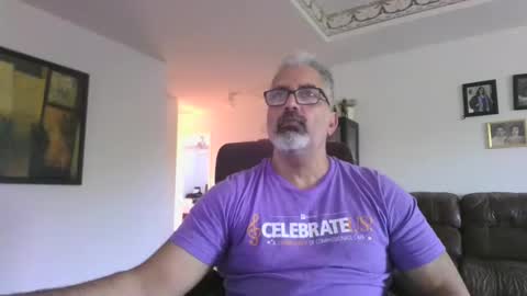 Snapshot of aladdin31673 chatting on May 28, 11:24 pm aladdin31673 online show from May 28, 11:24 pm