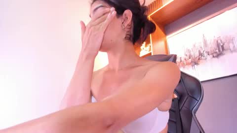 Alahia Rodriguez online show from February 1, 12:15 pm