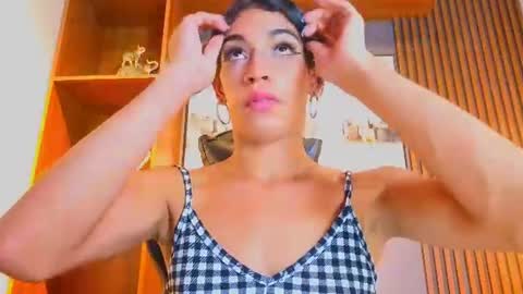 Snapshot of alahia__rodriguez chatting on June 18, 7:51 pm Alahia Rodriguez online show from June 18, 7:51 pm