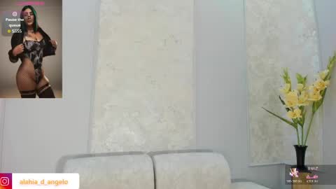 Snapshot of alahia_dangelo_ chatting on May 15, 5:53 pm ALAHIA online show from May 15, 5:53 pm