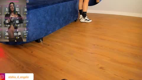 Snapshot of alahia_dangelo_ chatting on May 20, 6:03 pm ALAHIA online show from May 20, 6:03 pm