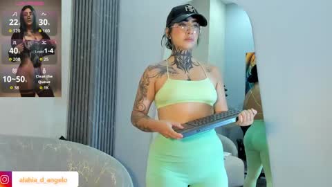 Snapshot of alahia_dangelo_ chatting on June 5, 5:40 pm ALAHIA online show from June 5, 5:40 pm