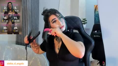 Snapshot of alahia_dangelo_ chatting on June 6, 6:01 pm ALAHIA online show from June 6, 6:01 pm