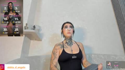 Snapshot of alahia_dangelo_ chatting on June 7, 3:27 pm ALAHIA online show from June 7, 3:27 pm