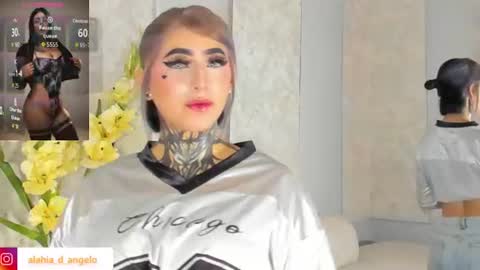 Snapshot of alahia_dangelo_ chatting on June 11, 6:28 pm ALAHIA online show from June 11, 6:28 pm
