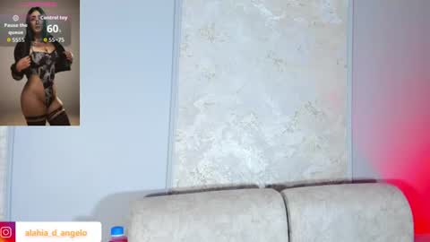 Snapshot of alahia_dangelo_ chatting on June 19, 5:39 pm ALAHIA online show from June 19, 5:39 pm