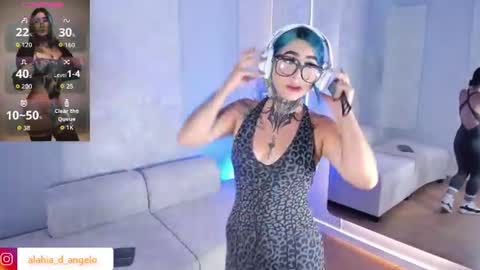 Snapshot of alahia_dangelo_ chatting on July 22, 5:49 pm ALAHIA online show from July 22, 5:49 pm