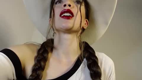           online show from November 28, 9:34 am