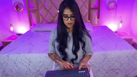 Snapshot of alahiacolucci chatting on May 30, 1:30 pm alahiacolucci online show from May 30, 1:30 pm