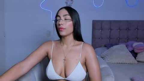 Snapshot of alaia_alegria chatting on May 3, 10:16 pm Alaia Alegria online show from May 3, 10:16 pm
