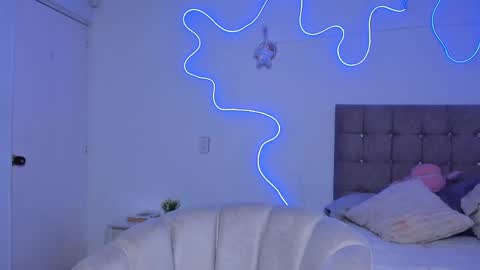 Snapshot of alaia_alegria chatting on May 26, 11:34 pm Alaia Alegria online show from May 26, 11:34 pm
