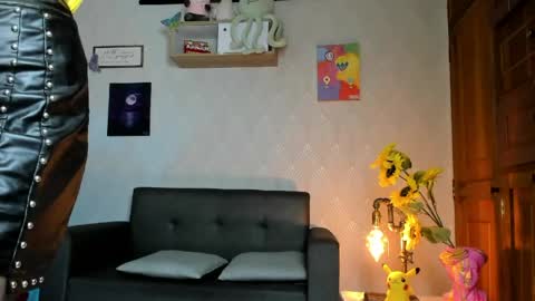 Snapshot of alaia_love77 chatting on May 11, 6:49 pm Alaia online show from May 11, 6:49 pm