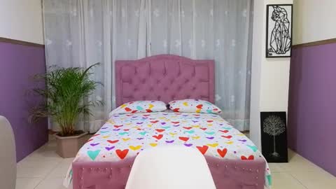 Snapshot of alaia_skater chatting on October 27, 10:30 am Alaia Skater online show from October 27, 10:30 am