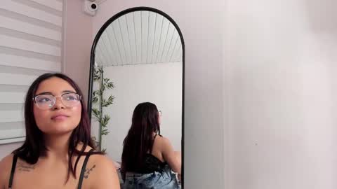 Snapshot of alaia_soto chatting on March 5, 11:27 pm alaia_soto online show from March 5, 11:27 pm