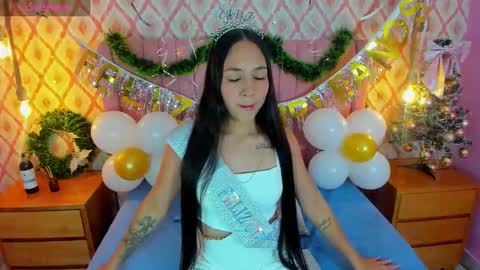 Snapshot of alaialester chatting on November 22, 8:19 pm A L A I A online show from November 22, 8:19 pm