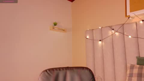 Snapshot of alaiarogers chatting on November 11, 11:21 am Alaia online show from November 11, 11:21 am