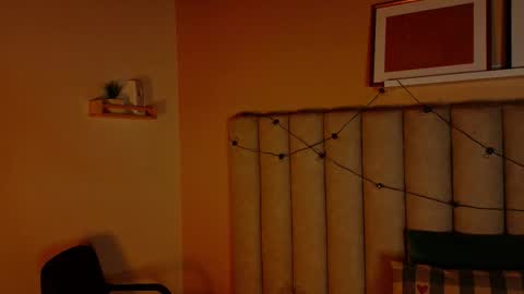 Snapshot of alaiarogers chatting on December 4, 11:30 am Alaia online show from December 4, 11:30 am