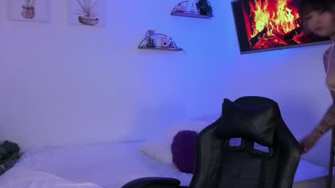   online show from April 30, 10:43 am