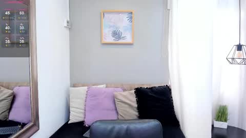 Snapshot of alaiasmile_ chatting on May 12, 7:22 pm online show from May 12, 7:22 pm