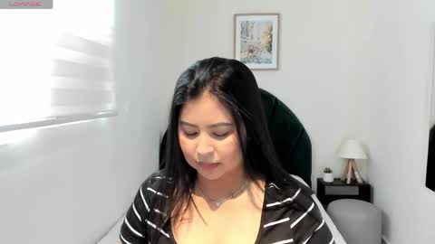 Snapshot of alaiasmile_ chatting on May 18, 5:08 pm online show from May 18, 5:08 pm